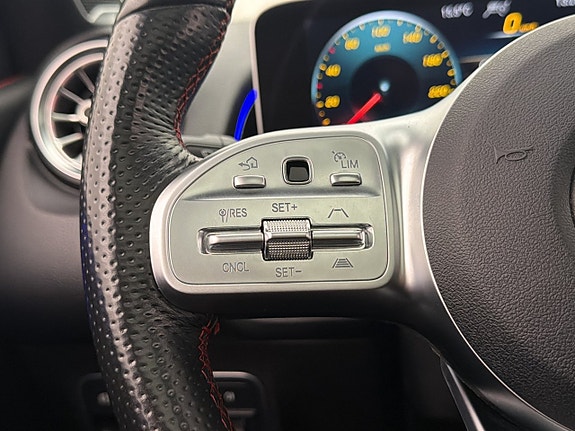 Mercedes-Benz GLB250 17 of 30