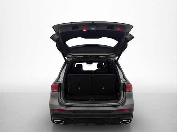 Mercedes-Benz GLB250 9 of 30