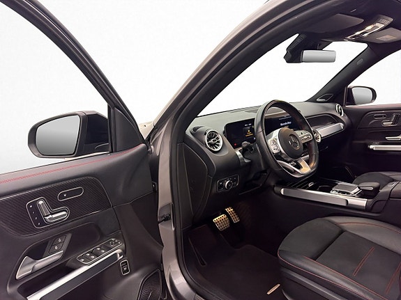 Mercedes-Benz GLB250 11 of 30
