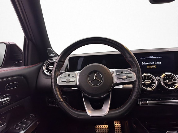Mercedes-Benz GLB250 16 of 30