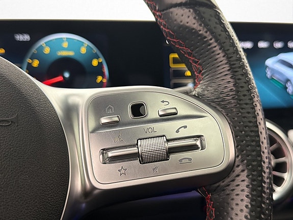 Mercedes-Benz GLB250 19 of 30
