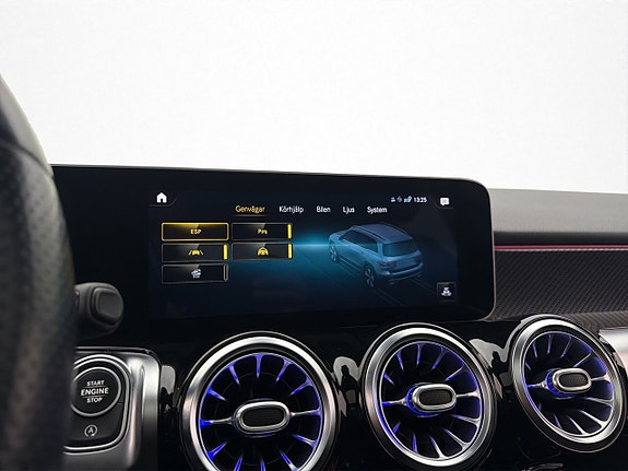 Mercedes-Benz GLB250 26 of 30
