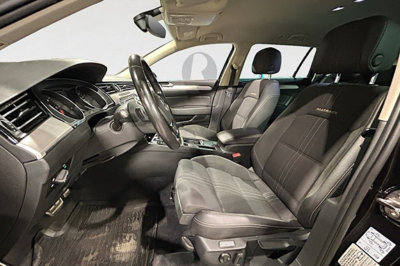 Volkswagen Passat Alltrack 3 of 17