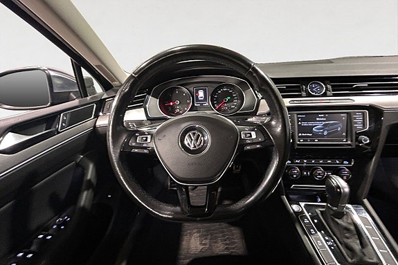 Volkswagen Passat Alltrack 13 of 17