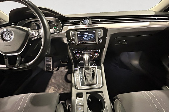 Volkswagen Passat Alltrack 12 of 17