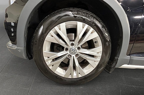 Volkswagen Passat Alltrack 16 of 17