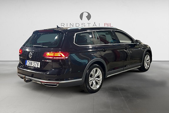 Volkswagen Passat Alltrack 7 of 17
