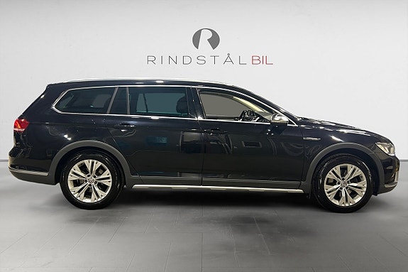 Volkswagen Passat Alltrack 8 of 17