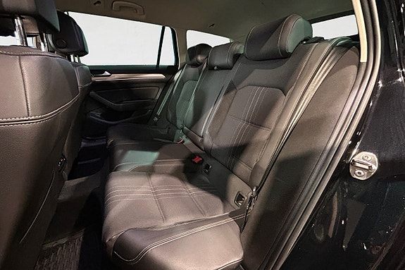 Volkswagen Passat Alltrack 14 of 17