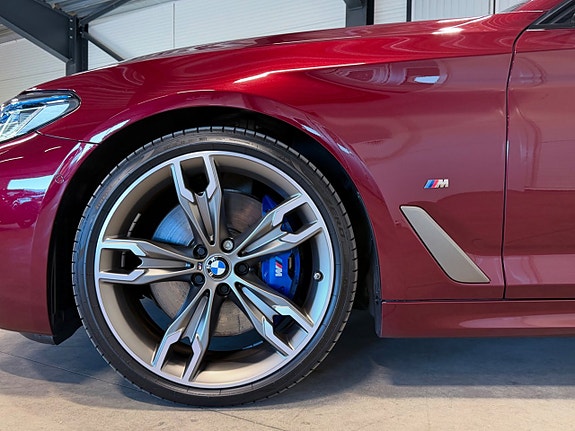 BMW M550i 10 of 27
