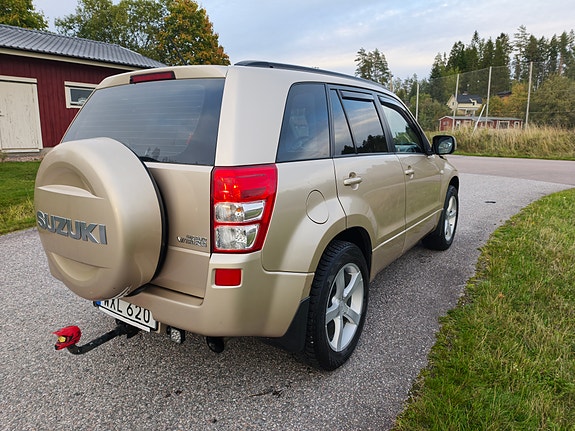 Suzuki Grand Vitara 3 of 5