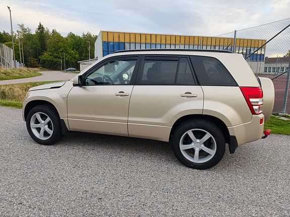 Suzuki Grand Vitara 4 of 5