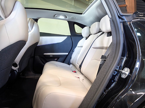 Mazda CX-6e 12 of 18