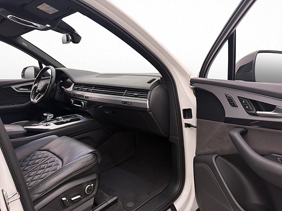 Audi SQ7 27 of 30