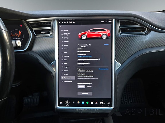 Tesla Model X 14 of 17