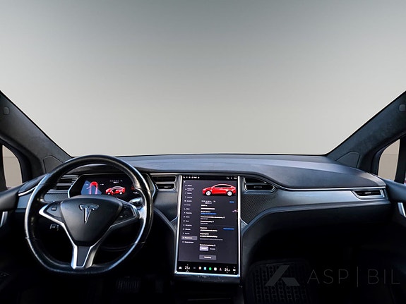Tesla Model X 12 of 17