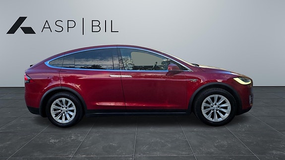 Tesla Model X 7 of 17