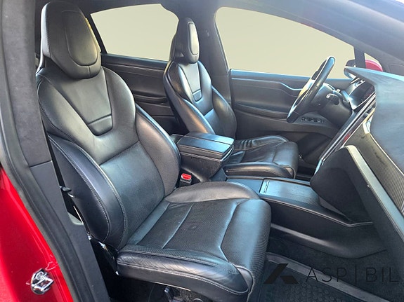 Tesla Model X 8 of 17