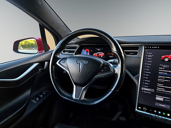 Tesla Model X 10 of 17