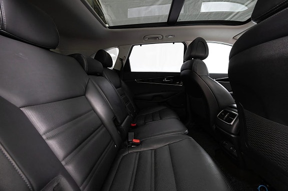 Kia Sorento 14 of 27
