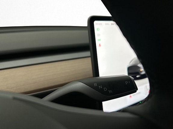 Tesla Model Y 19 of 30