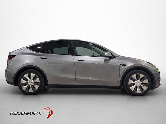 Tesla Model Y 10 of 30