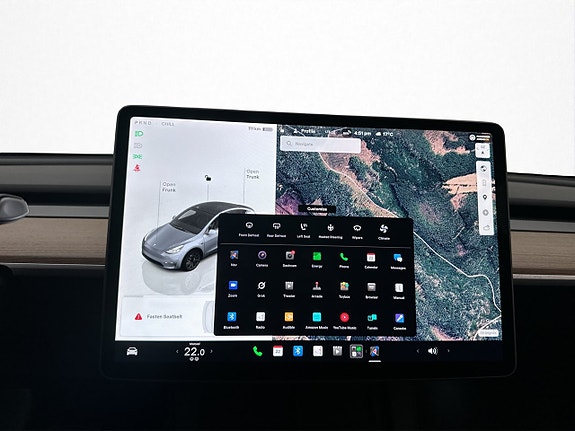 Tesla Model Y 21 of 30