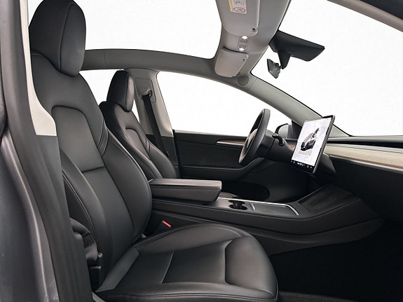 Tesla Model Y 11 of 30