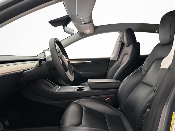 Tesla Model Y 17 of 30
