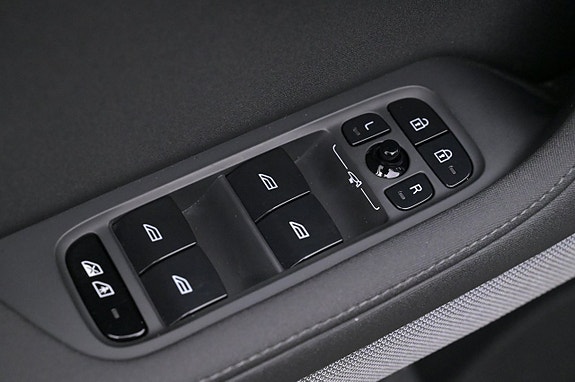 Polestar 2 10 of 27