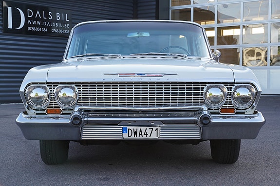 Chevrolet Impala 9 of 30