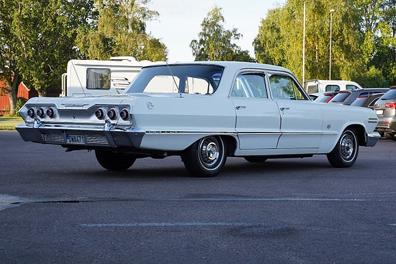 Chevrolet Impala 2 of 30