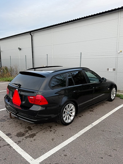 BMW 320d 4 of 6