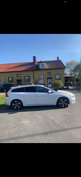 Volvo V60 2 of 4