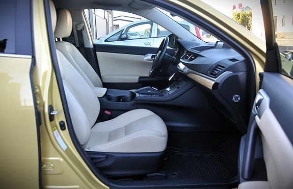 Lexus CT200h 11 of 13