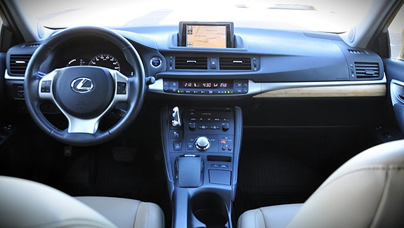 Lexus CT200h 8 of 13