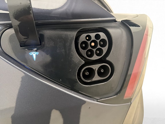 Tesla Model 3 28 of 30