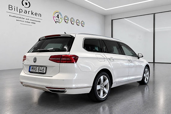 Volkswagen Passat 2 of 22