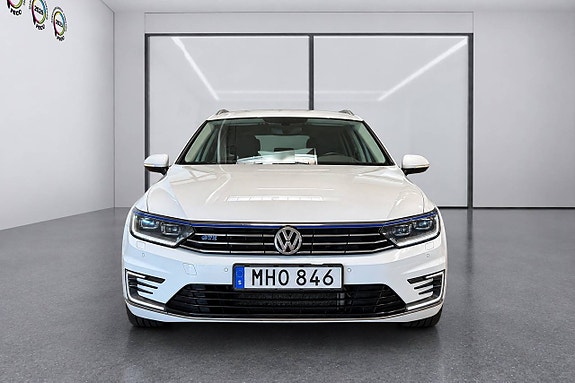 Volkswagen Passat 5 of 22
