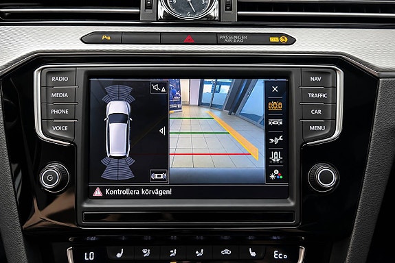 Volkswagen Passat 19 of 22