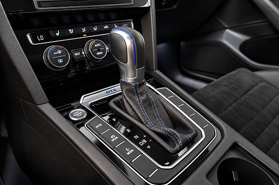 Volkswagen Passat 15 of 22