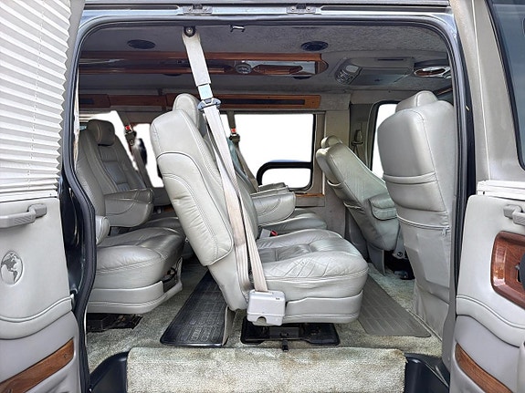 Chevrolet Express 13 of 30