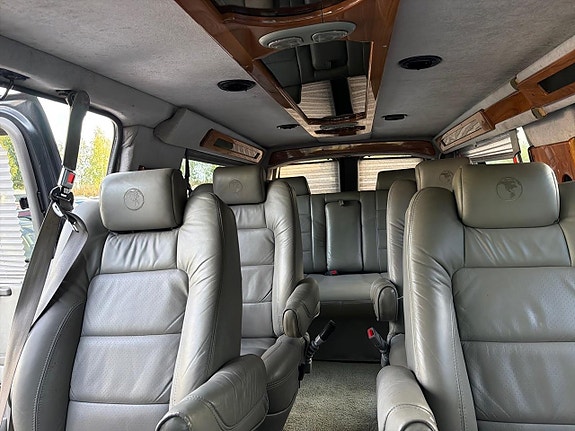 Chevrolet Express 14 of 30