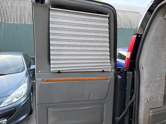 Chevrolet Express 21 of 30