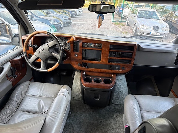 Chevrolet Express 10 of 30
