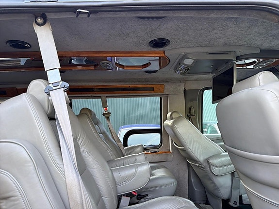 Chevrolet Express 25 of 30