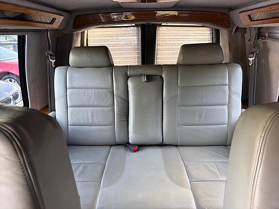 Chevrolet Express 26 of 30