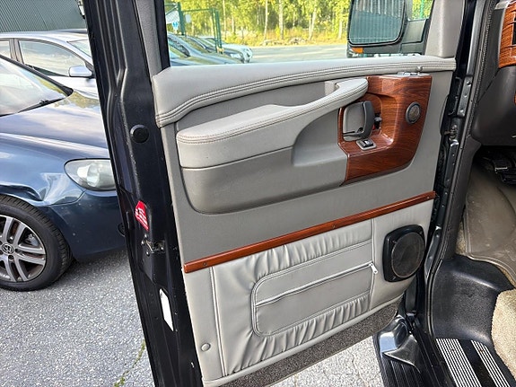 Chevrolet Express 11 of 30
