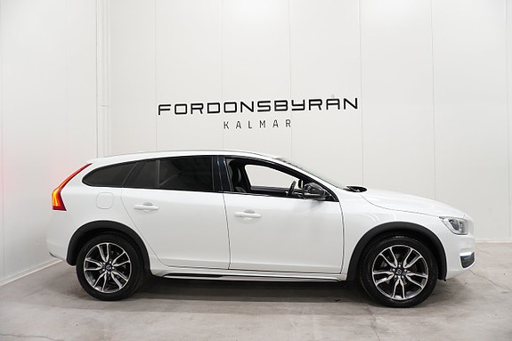 Volvo V60 Cross Country 3 of 26