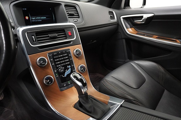 Volvo V60 Cross Country 18 of 26